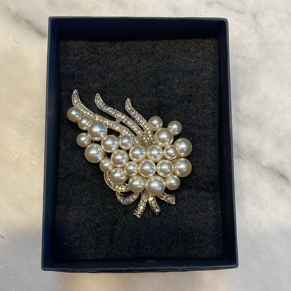 Statement Brooch - Picture 4 of 10